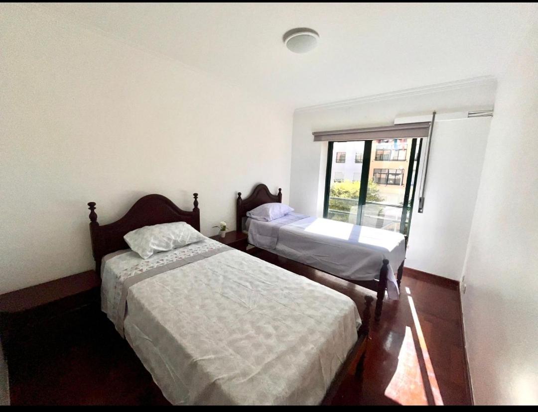 Ferienwohnung Quarto Boa Localizacao Com Cozinha E Casa De Banho Caparica Exterior foto