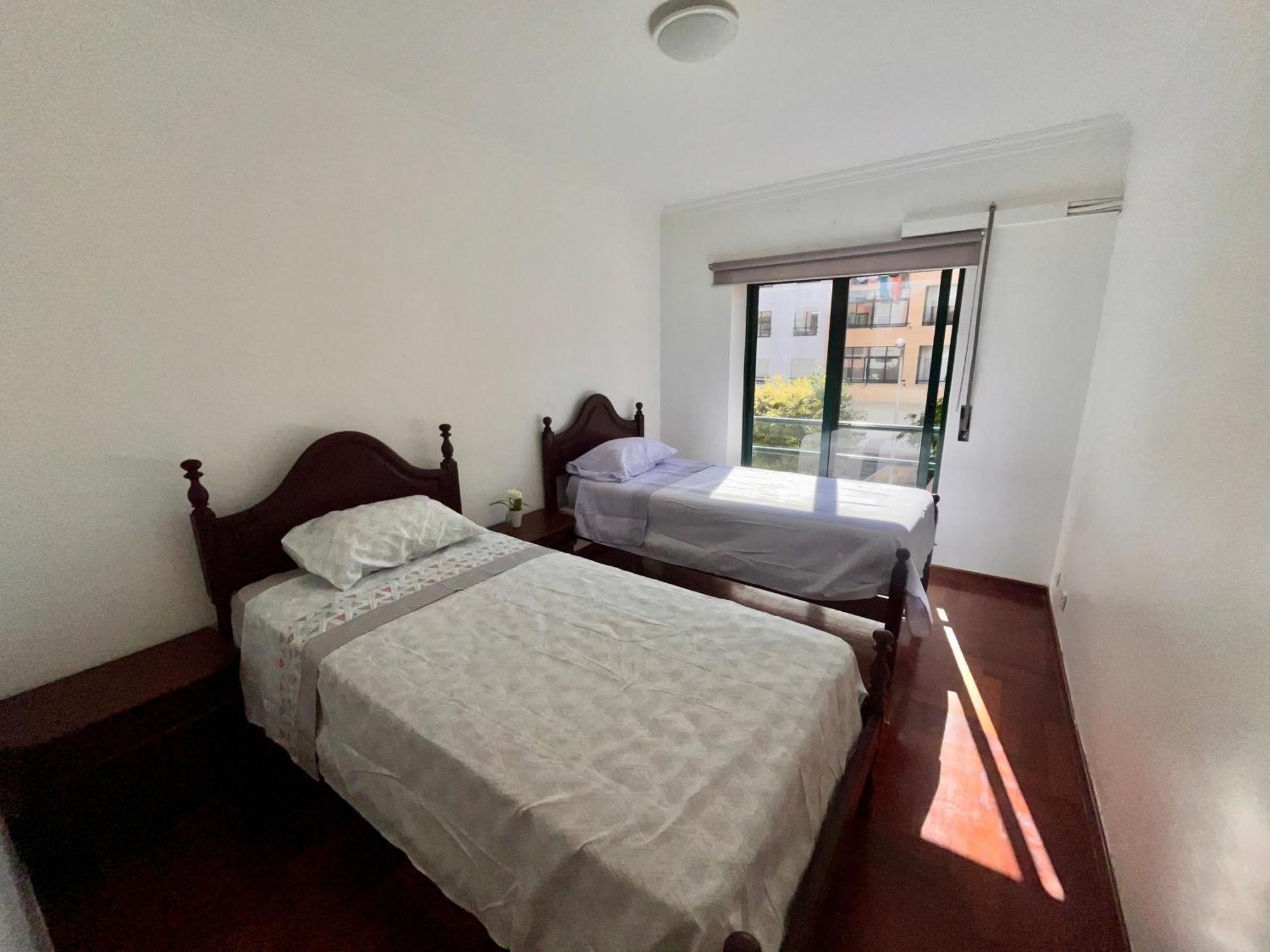 Ferienwohnung Quarto Boa Localizacao Com Cozinha E Casa De Banho Caparica Exterior foto